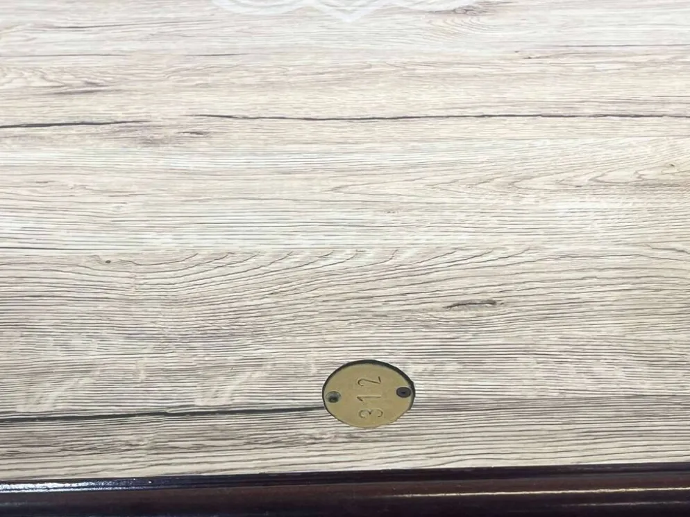 Table de bistrot - travail moderne, piétement en fonte