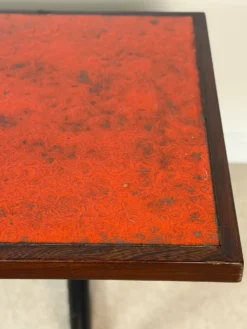Table de bistrot vintage céramique rouge orangé