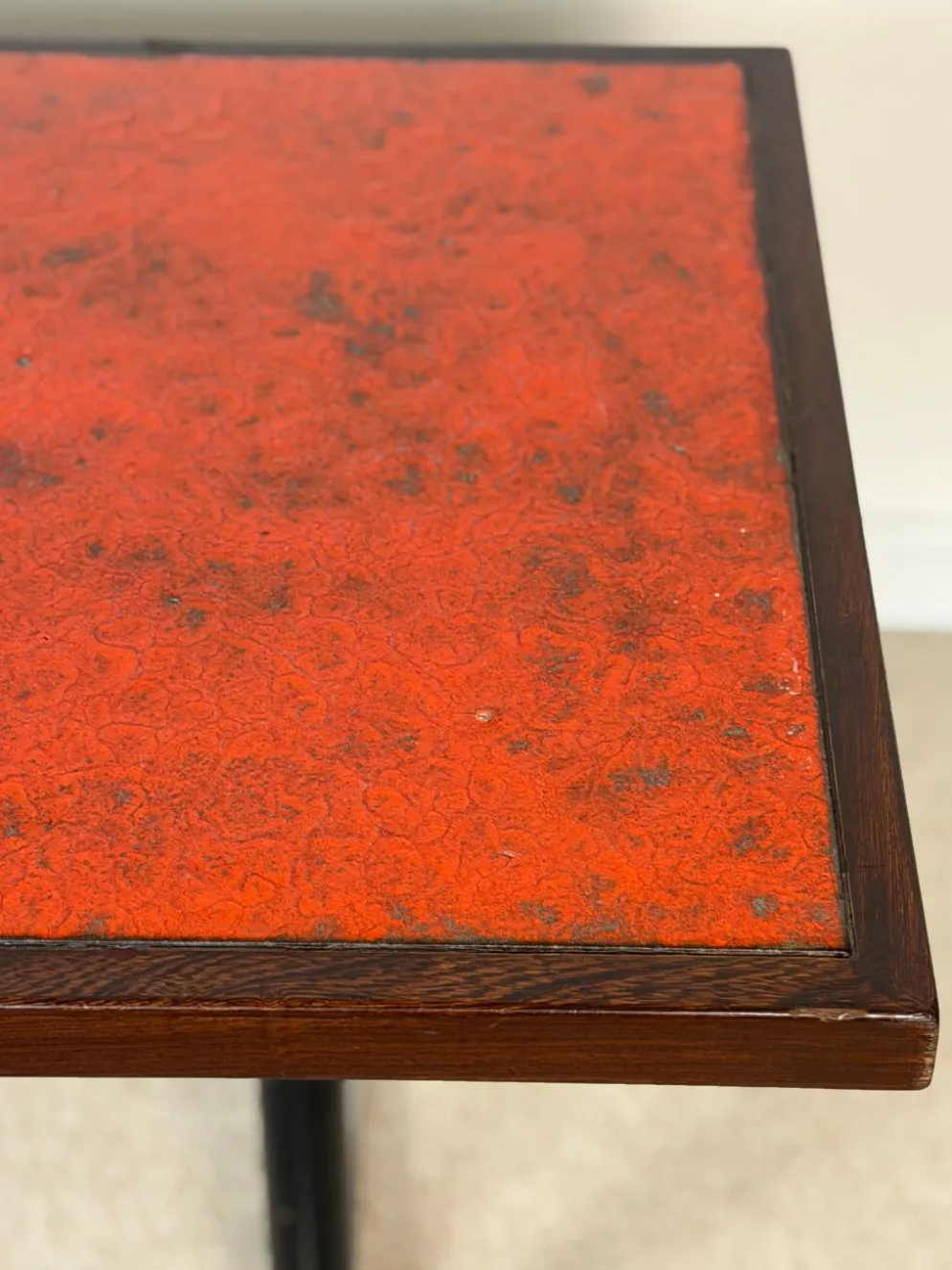Table de bistrot vintage céramique rouge orangé