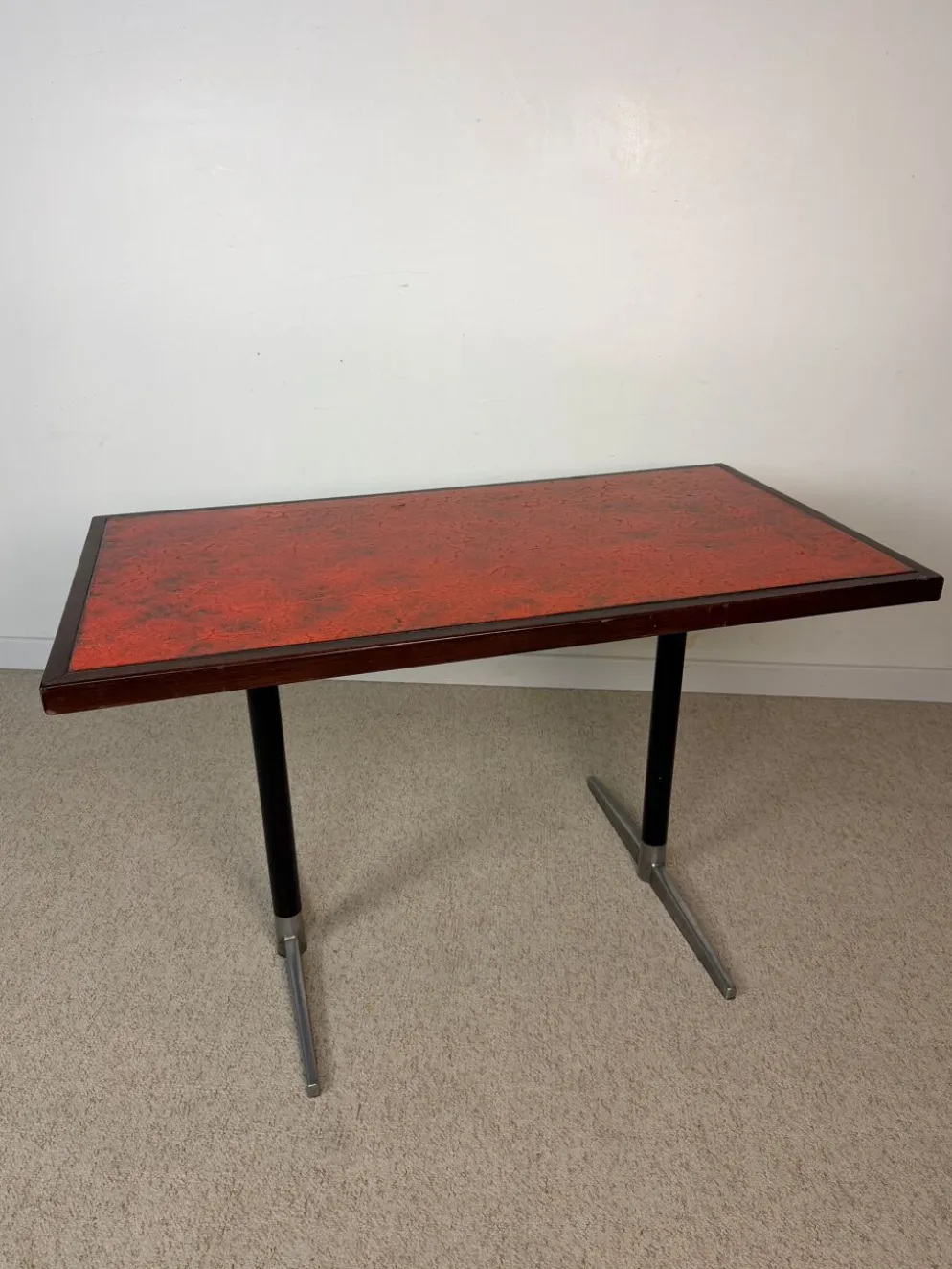 Table de bistrot vintage céramique rouge orangé