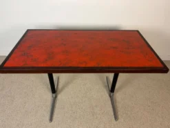 Table de bistrot vintage céramique rouge orangé