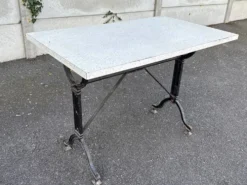 Table de bistrot vintage plateau moucheté