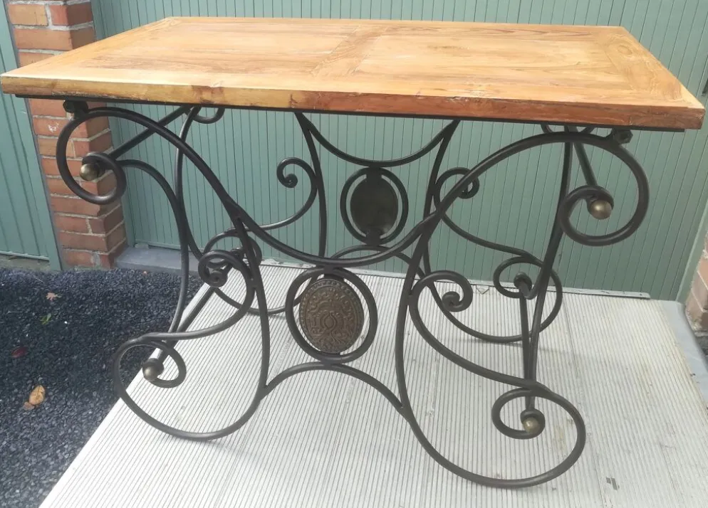 Table de boucher en fer forgé et bronze