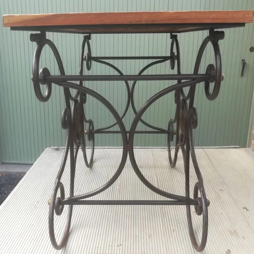 Table de boucher en fer forgé et bronze