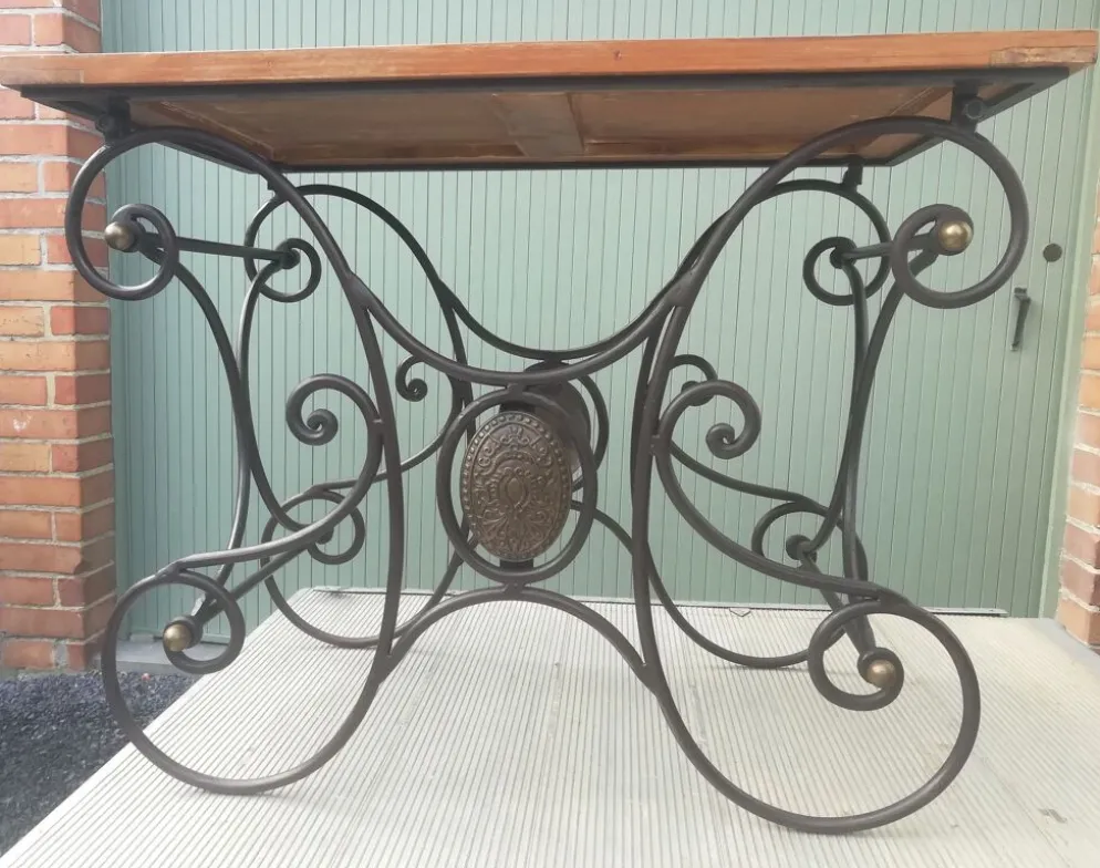 Table de boucher en fer forgé et bronze