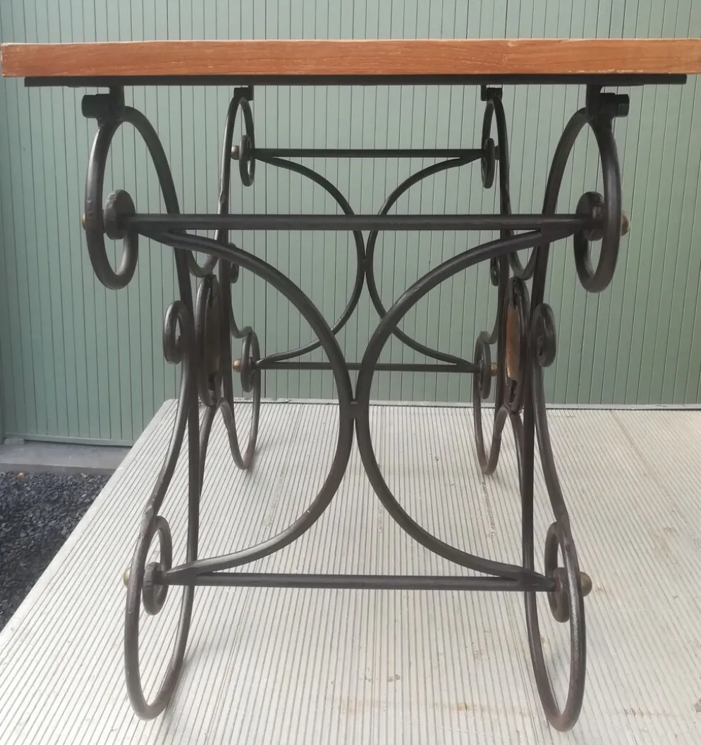 Table de boucher en fer forgé et bronze