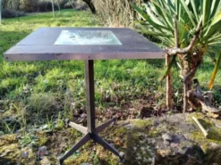 Table de café revisitée avec un miroir Sablé