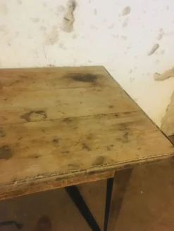 Table de campagne/table de bistro années 1900 dans sa pattine