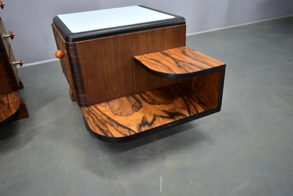 Table de chevet art déco des années 1935, Tchécoslovaquie
