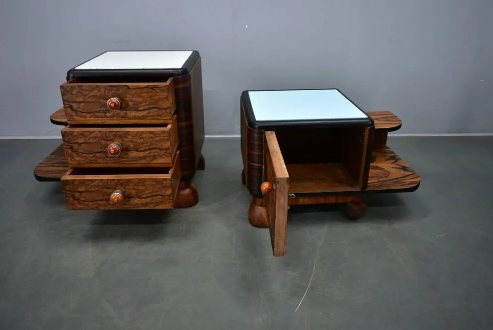 Table de chevet art déco des années 1935, Tchécoslovaquie