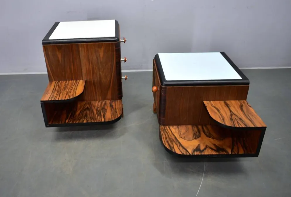 Table de chevet art déco des années 1935, Tchécoslovaquie