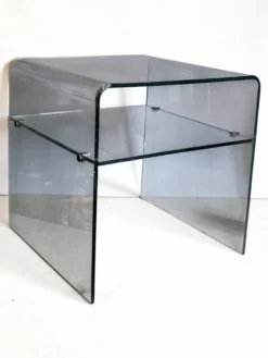 Table de chevet / bout de canapé en plexiglas (lucite) 1970's