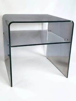 Table de chevet / bout de canapé en plexiglas (lucite) 1970's