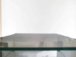 Table de chevet / bout de canapé en plexiglas (lucite) 1970's