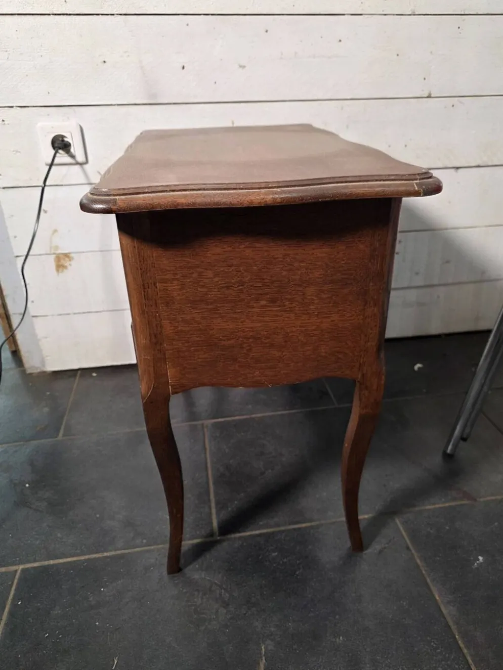 Table de chevet en chêne style Louis XV