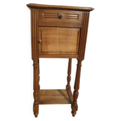 Table de chevet en noyer style Louis XVI