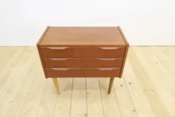 Table de chevet en teck avec trois tiroirs, années 1960