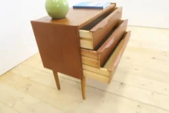 Table de chevet en teck avec trois tiroirs, années 1960