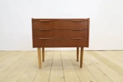 Table de chevet en teck avec trois tiroirs, années 1960