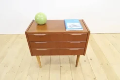 Table de chevet en teck avec trois tiroirs, années 1960