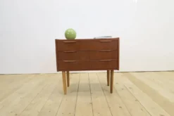 Table de chevet en teck avec trois tiroirs, années 1960
