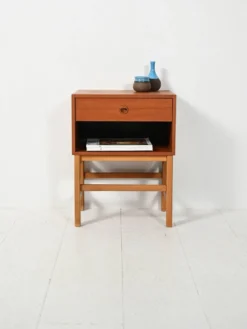 Table de chevet en teck de forme box scandinave, années 1960