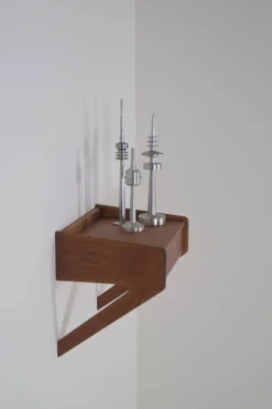 Table de chevet flottante par Sigfred Omann pour Ølholm Møbelfabrik, années 1960.