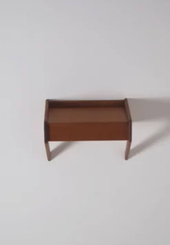 Table de chevet flottante par Sigfred Omann pour Ølholm Møbelfabrik, années 1960.