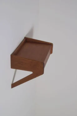 Table de chevet flottante par Sigfred Omann pour Ølholm Møbelfabrik, années 1960.