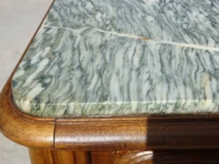 Table de chevet Louis XV en noyer avec plateau en marbre