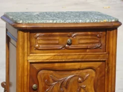 Table de chevet Louis XV en noyer avec plateau en marbre