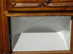 Table de chevet Louis XV en noyer avec plateau en marbre