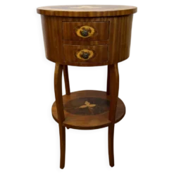 Table de chevet marquetée de style Louis XV – 2 tiroirs – décor floral