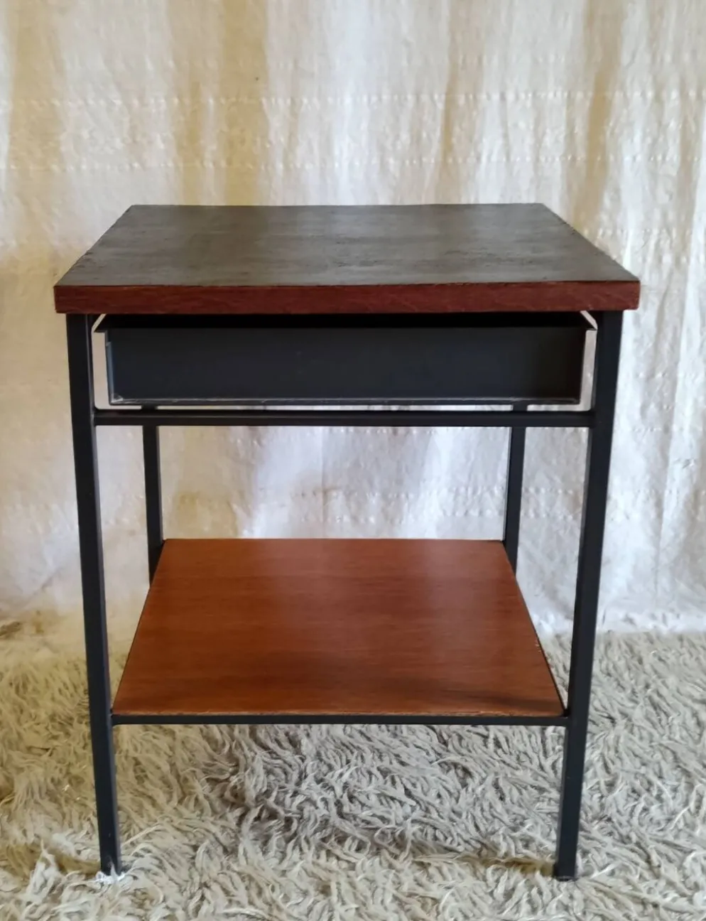 Table de chevet moderniste en bois et métal - années 50/60