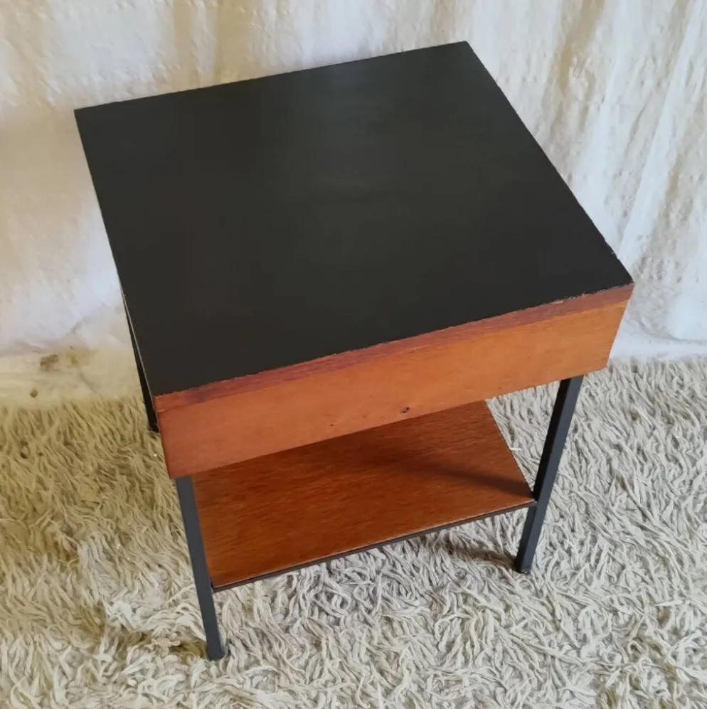 Table de chevet moderniste en bois et métal - années 50/60