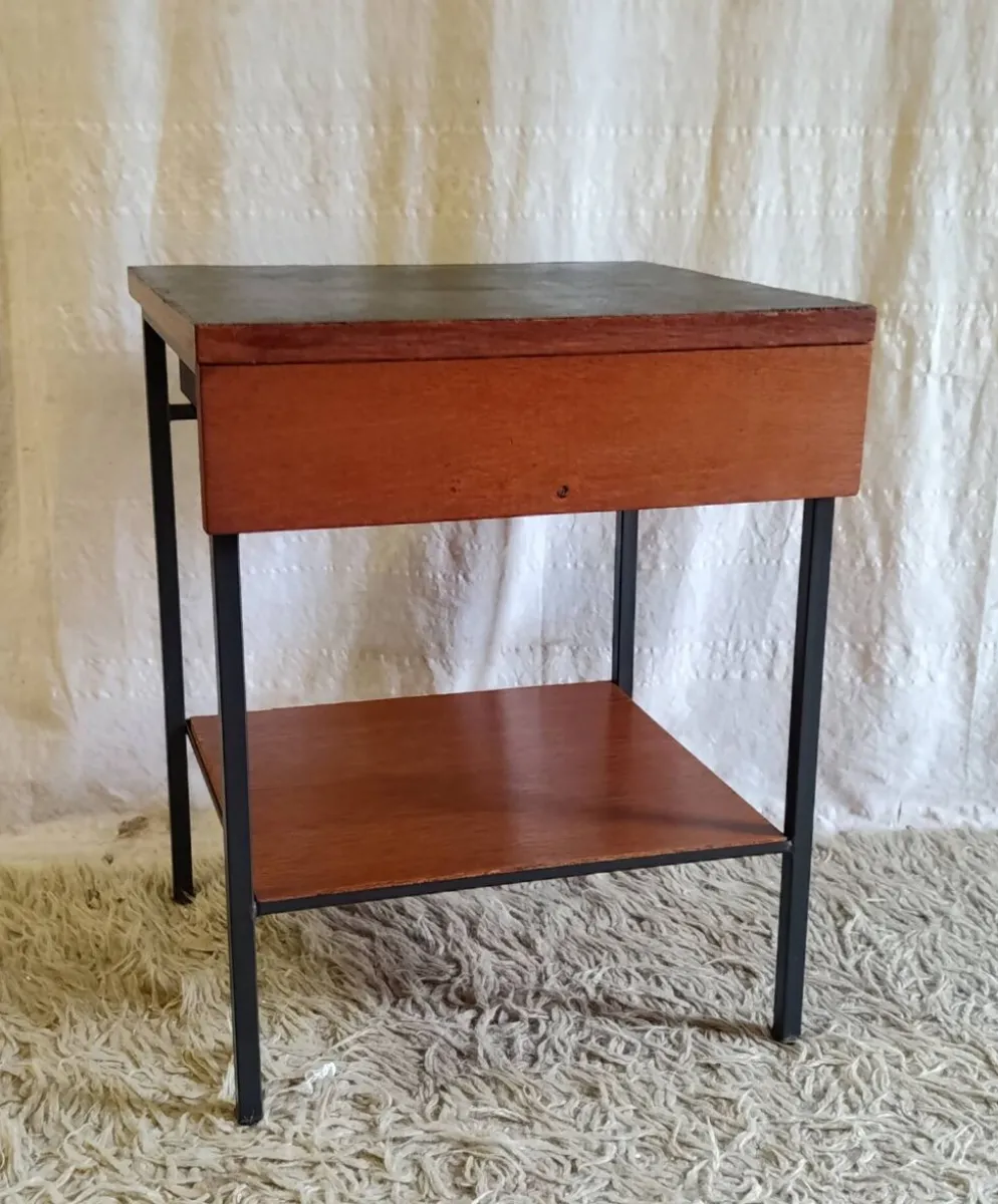 Table de chevet moderniste en bois et métal - années 50/60