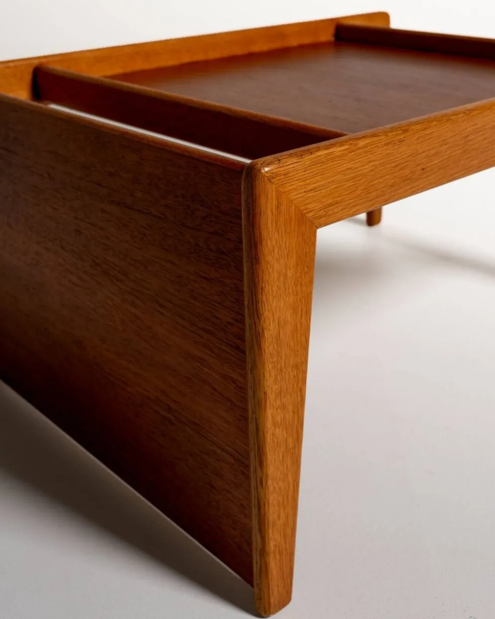 Table de chevet "Nikko" par Yngvar Sandström pour NK, Suède, années 1960.