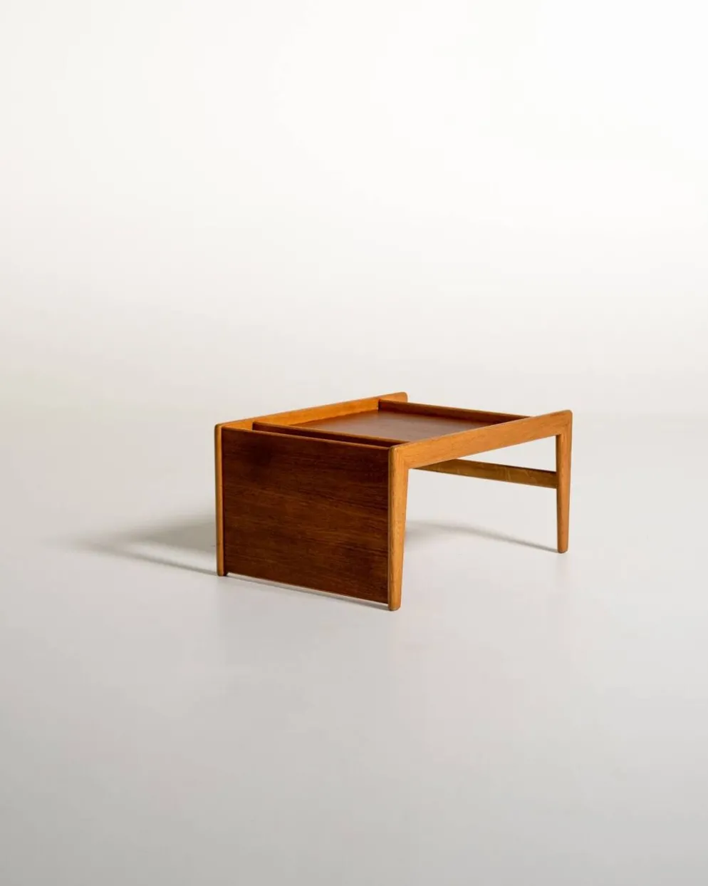 Table de chevet "Nikko" par Yngvar Sandström pour NK, Suède, années 1960.