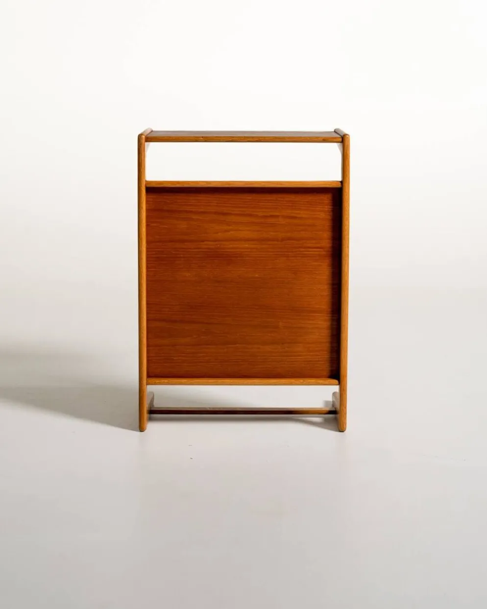 Table de chevet "Nikko" par Yngvar Sandström pour NK, Suède, années 1960.