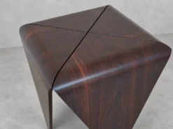 Table de chevet Petalas par Jorge Zalszupin, bois de rose