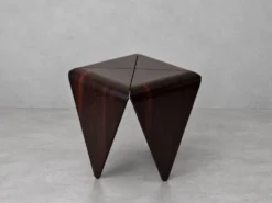 Table de chevet Petalas par Jorge Zalszupin, bois de rose