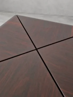 Table de chevet Petalas par Jorge Zalszupin, bois de rose