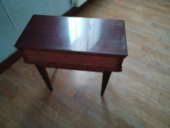 Table de chevet pieds compas, années 50 – style Reconstruction
