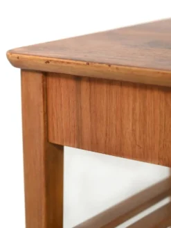 Table de chevet scandinave avec étagère à lattes