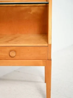 Table de chevet scandinave vintage en bouleau de fil.