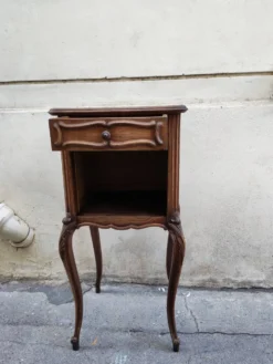 Table de chevet style Louis XV