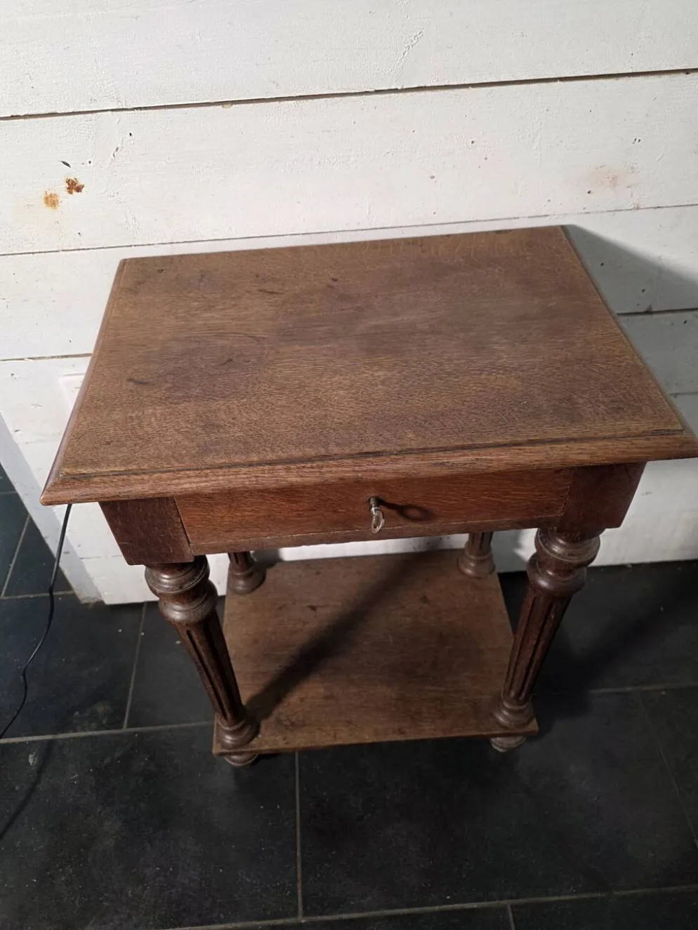 Table de chevet style Louis XVI en chêne massif