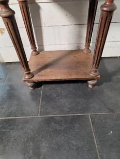 Table de chevet style Louis XVI en chêne massif