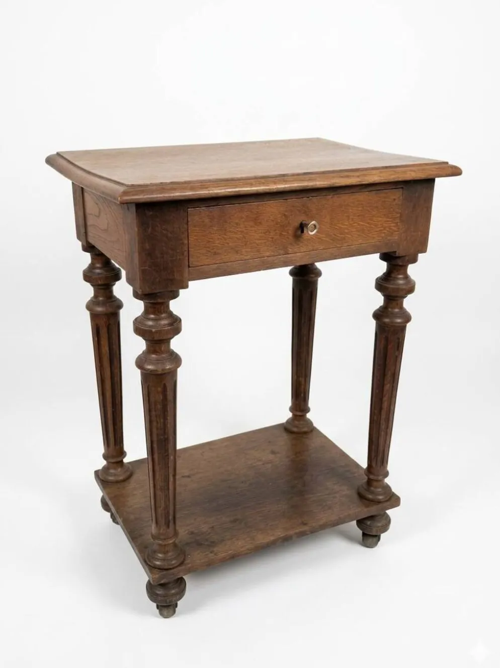Table de chevet style Louis XVI en chêne massif