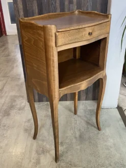 Table de chevet un tiroir une niche style Louis XV
